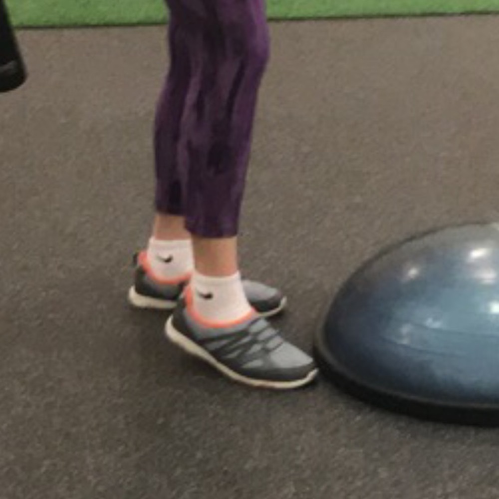 Athletic shoes - Picture 3 of 4
